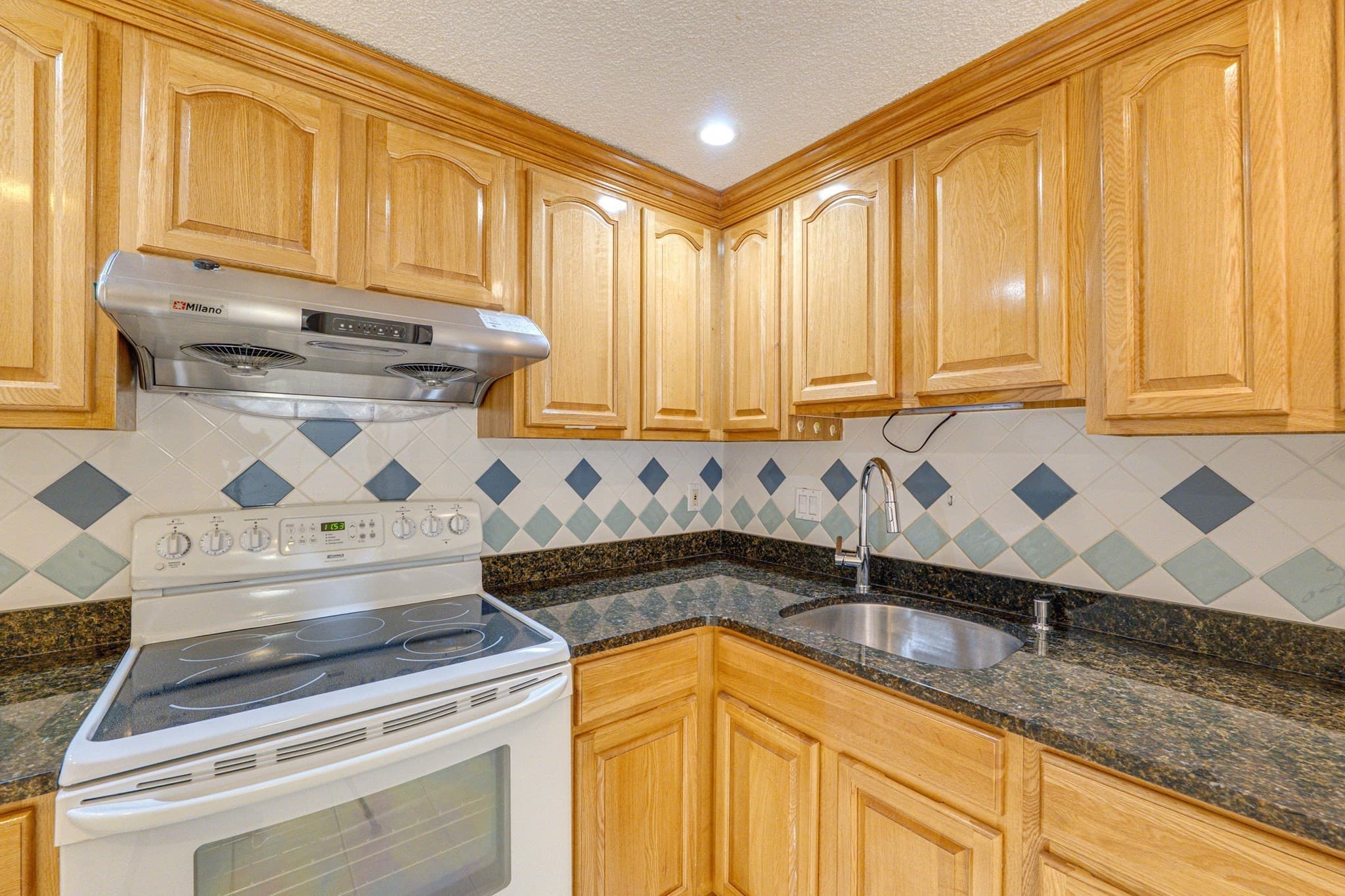 Condominium at 30 Revere Beach Pkwy # 610, Medford MA 02155, photo 11 of 38