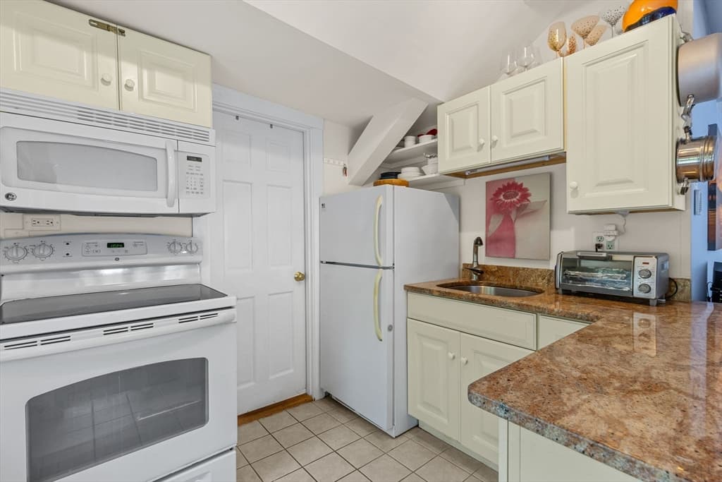 15 Cottage St # 8, Provincetown MA 02657 photo 8