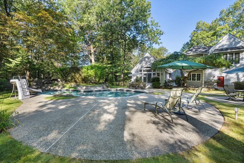 Single Family Residence at 117 Castle Hill Rd, Windham NH 03087, Windham, photo 2 of 36