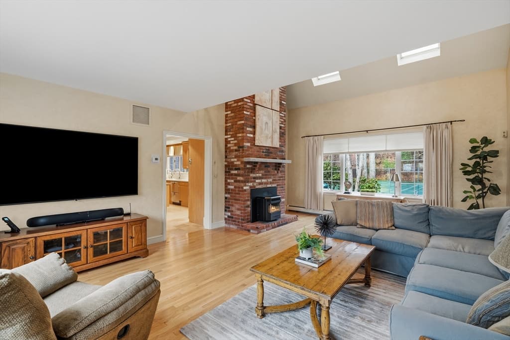 Single Family Residence at 117 Castle Hill Rd, Windham NH 03087, Windham, photo 13 of 36