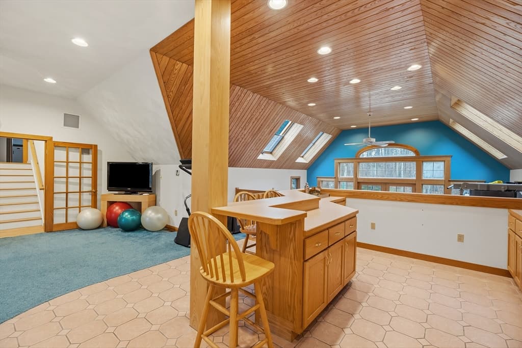 Single Family Residence at 117 Castle Hill Rd, Windham NH 03087, Windham, photo 34 of 36