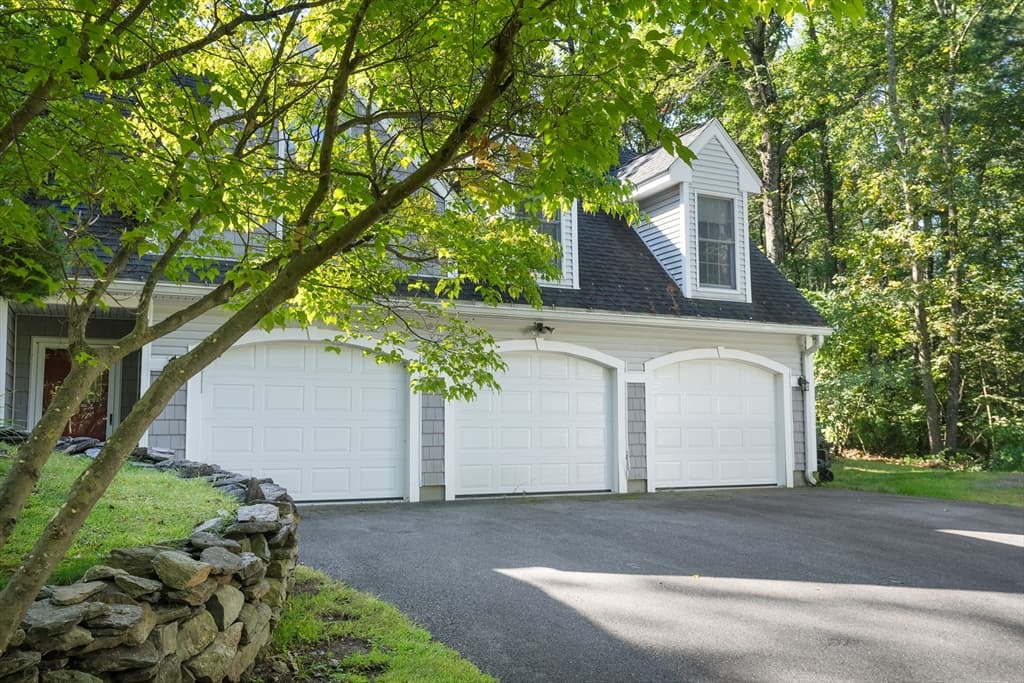 Single Family Residence at 117 Castle Hill Rd, Windham NH 03087, Windham, photo 4 of 36