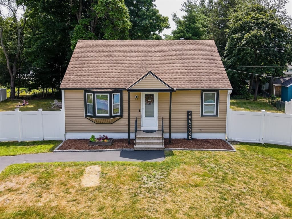 103 Fox Ave, Dracut MA 01826