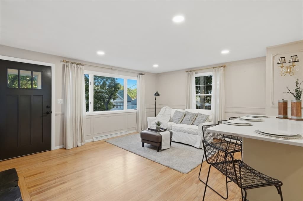 334 Rogers St, Lowell MA 01852 photo 2