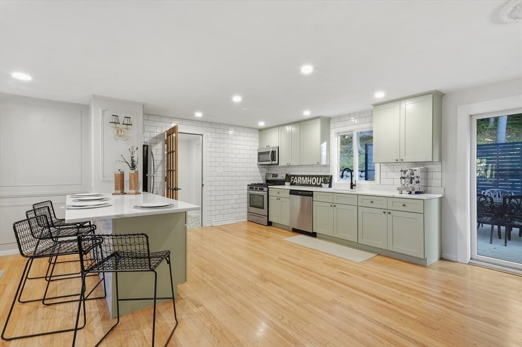334 Rogers St, Lowell MA 01852 photo 6