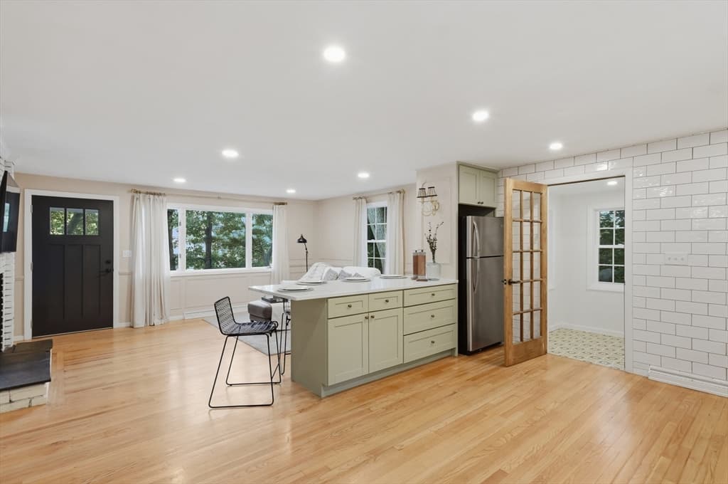 334 Rogers St, Lowell MA 01852 photo 17