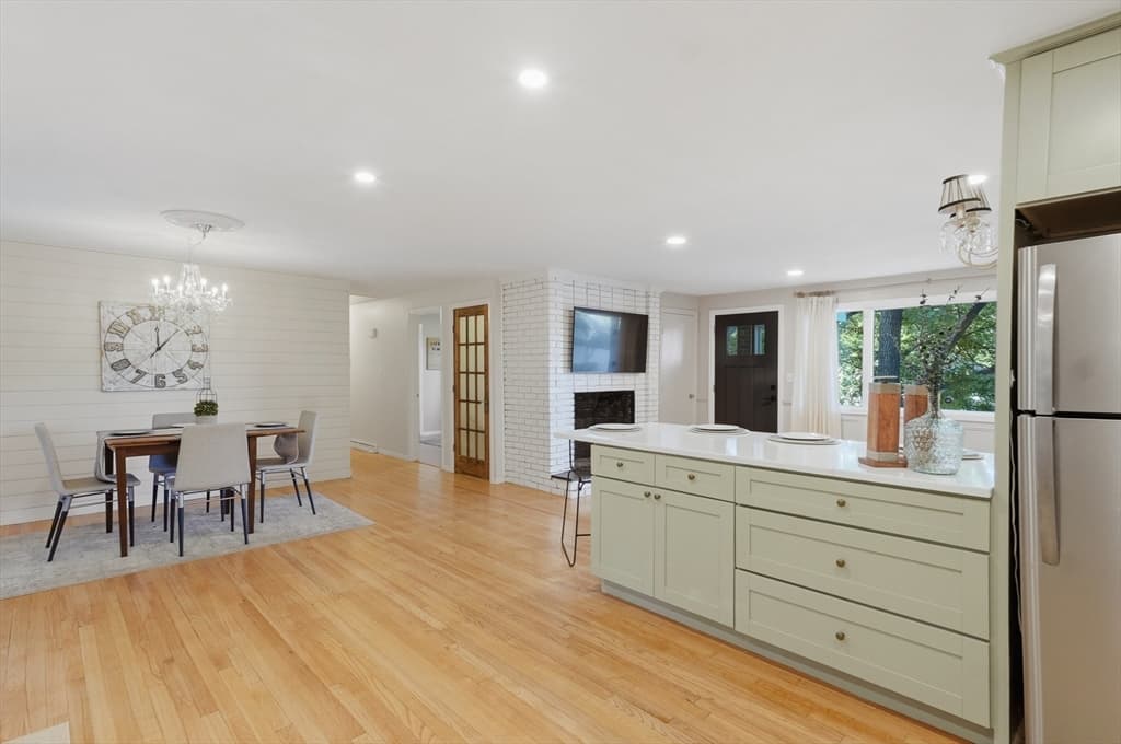 334 Rogers St, Lowell MA 01852 photo 16