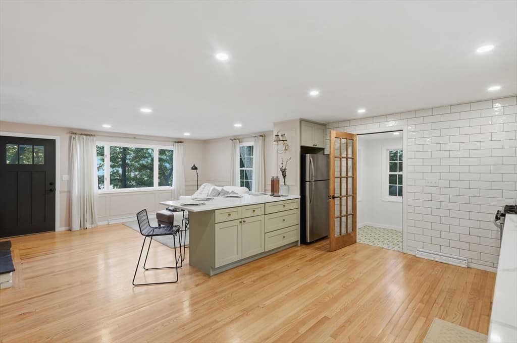 334 Rogers St, Lowell MA 01852 photo 7