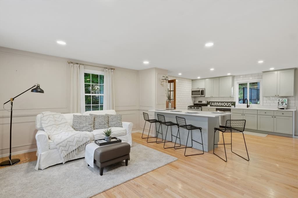 334 Rogers St, Lowell MA 01852