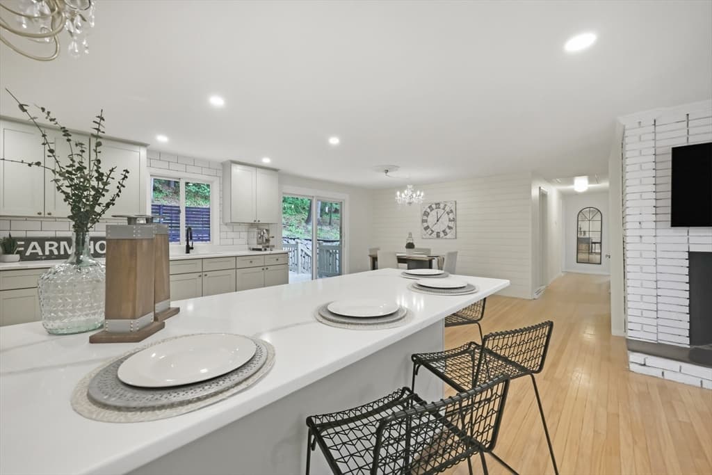 334 Rogers St, Lowell MA 01852 photo 9
