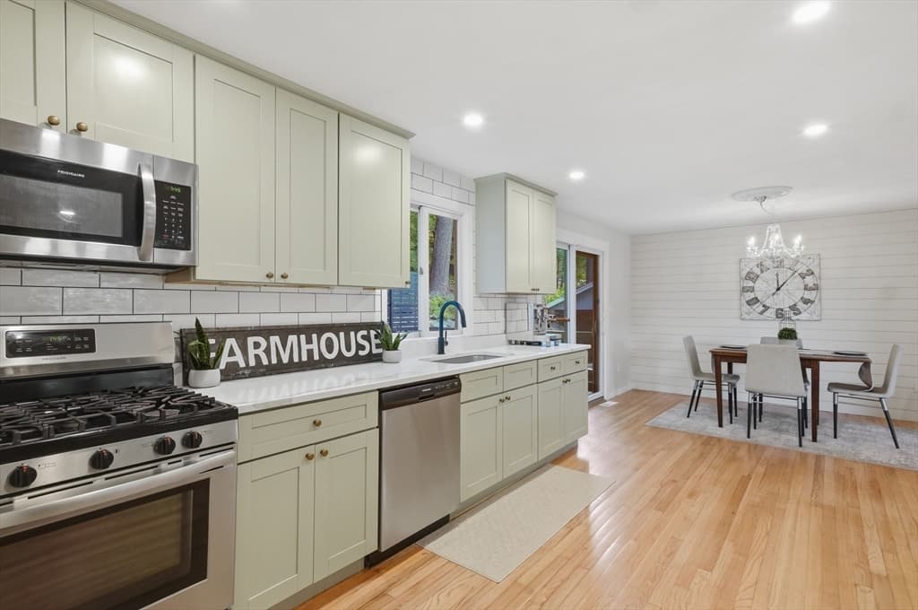334 Rogers St, Lowell MA 01852 photo 15