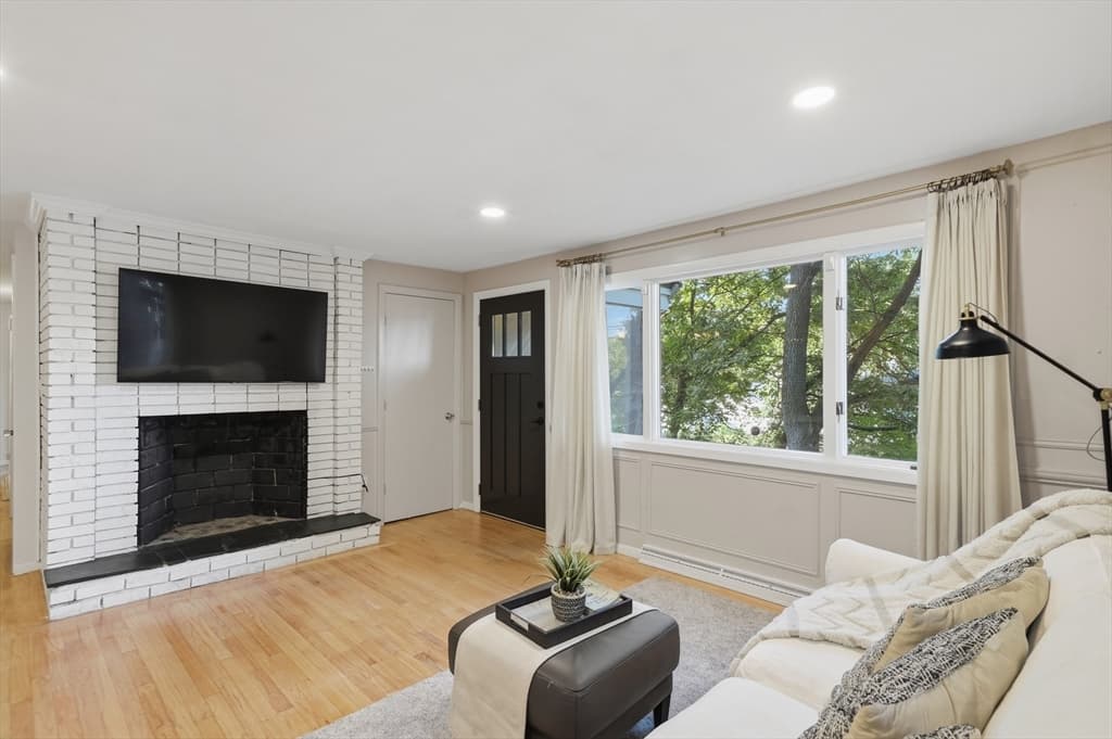 334 Rogers St, Lowell MA 01852 photo 4