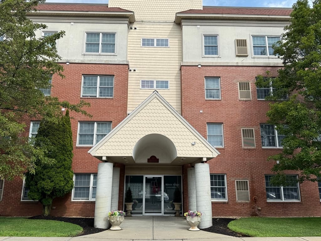 20 Heaths Ct # 401, Lynn MA 01905