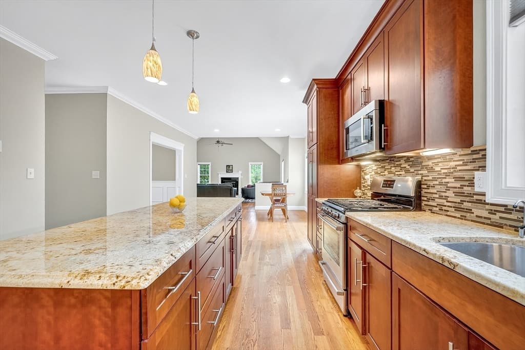 245 High St, Acton MA 01720 photo 5