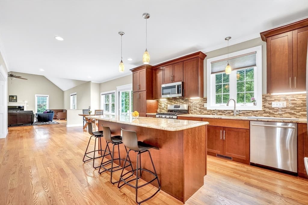 245 High St, Acton MA 01720 photo 4