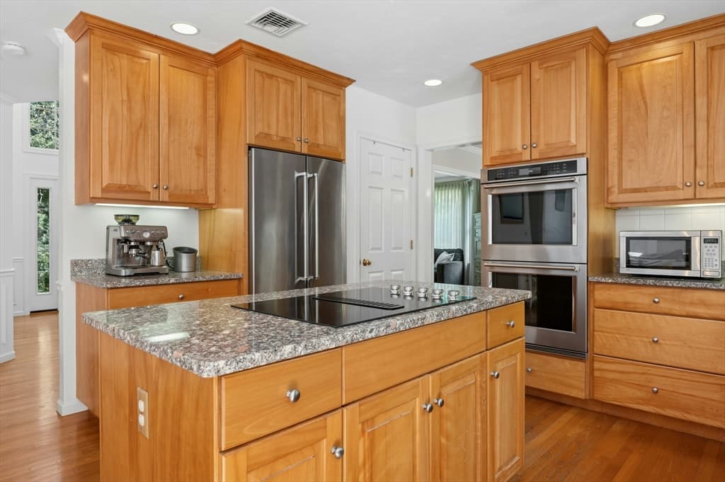10 Burnett Road, Southborough MA 01772 photo 12
