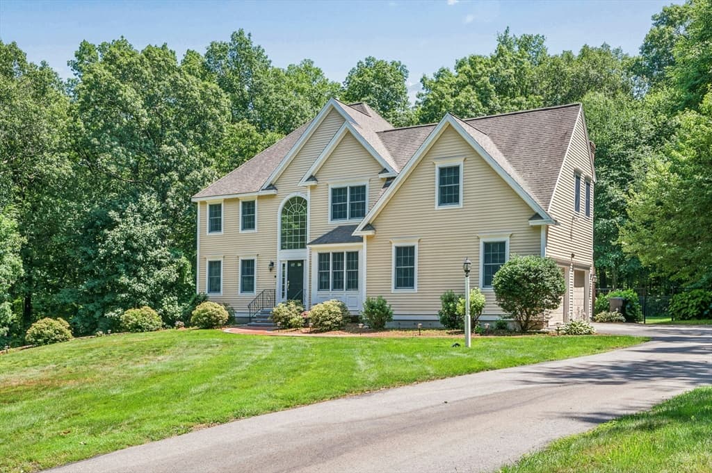 10 Burnett Road, Southborough MA 01772 photo 3