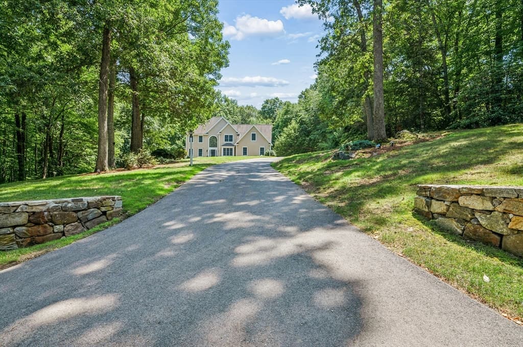 10 Burnett Road, Southborough MA 01772