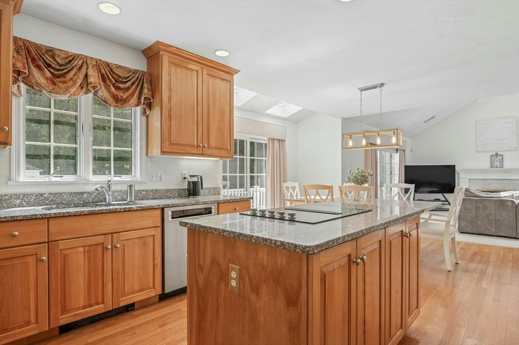 10 Burnett Road, Southborough MA 01772 photo 11