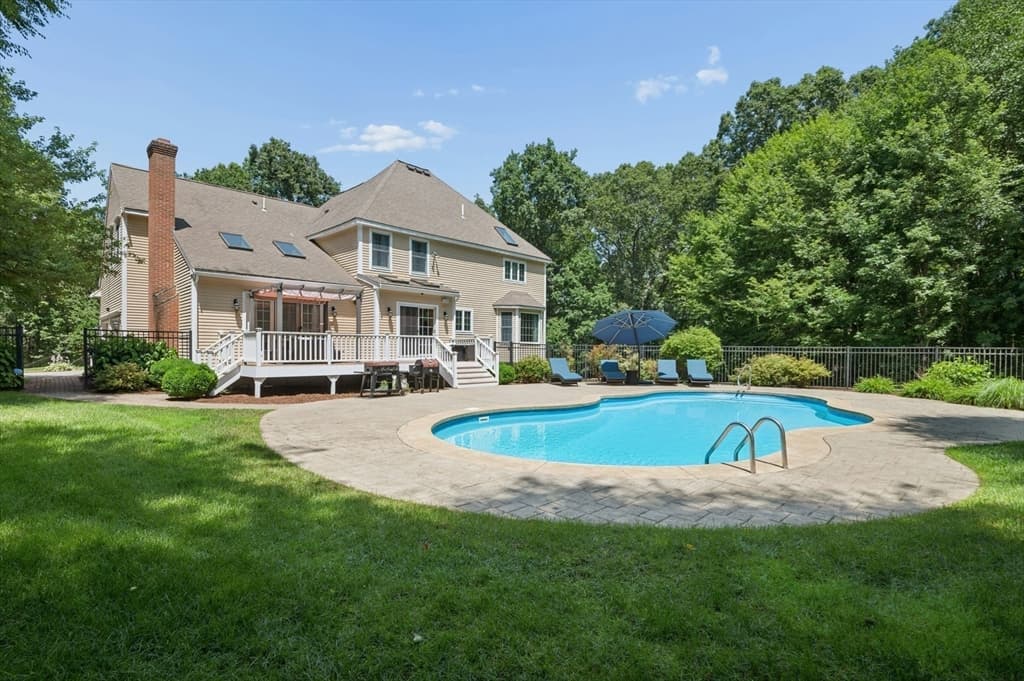 10 Burnett Road, Southborough MA 01772 photo 39