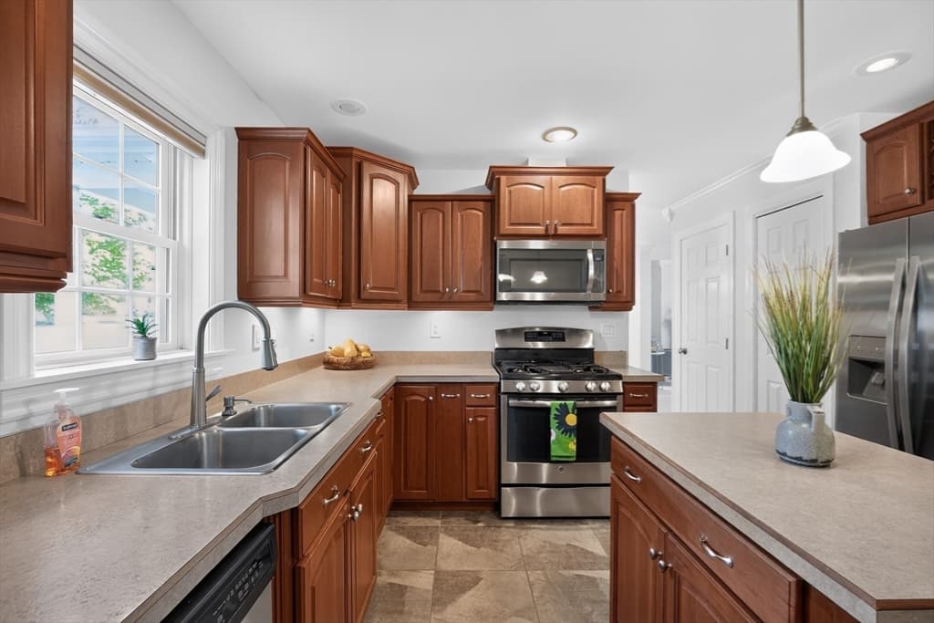 2 Leslie Court, Rockland MA 02370 photo 17
