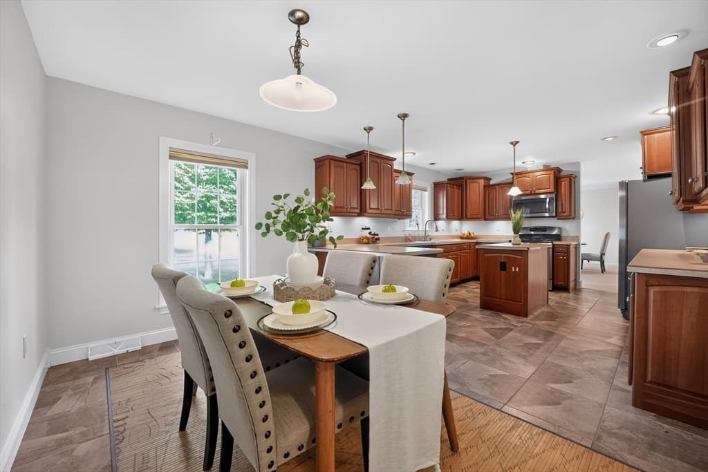2 Leslie Court, Rockland MA 02370 photo 7