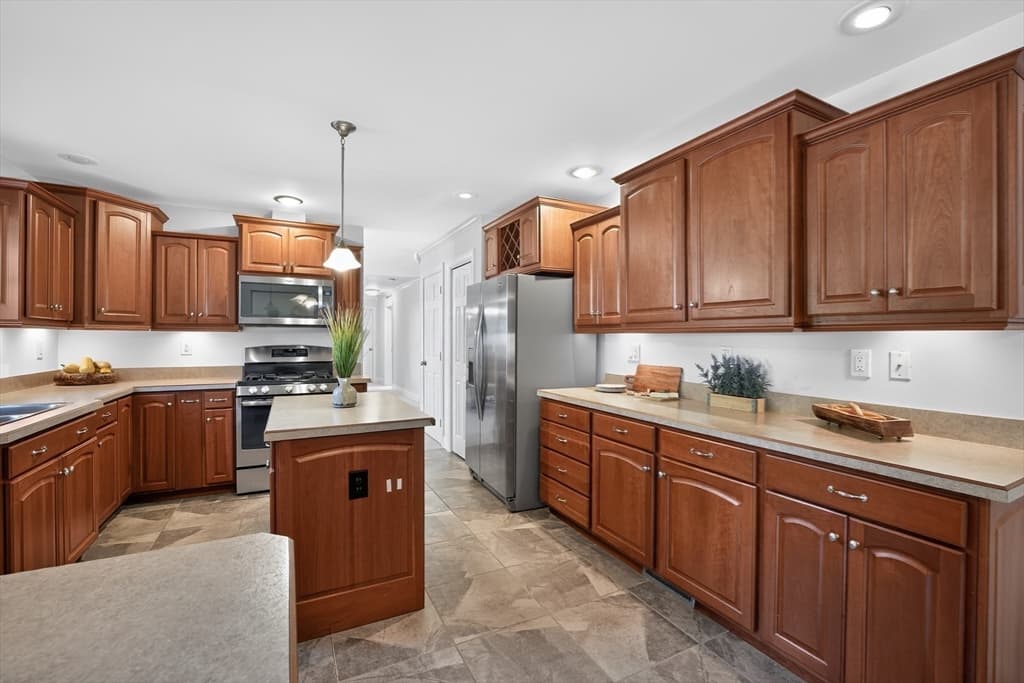 2 Leslie Court, Rockland MA 02370 photo 18