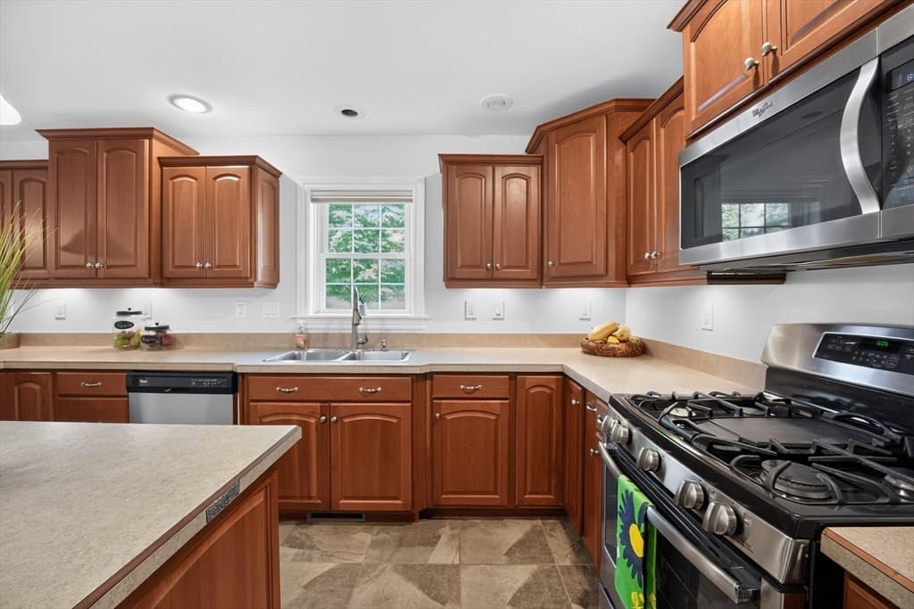 2 Leslie Court, Rockland MA 02370 photo 25