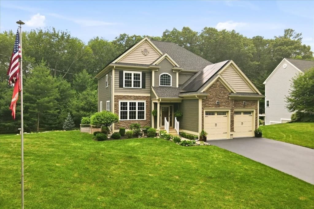 2A Thayer Farm Rd, Attleboro MA 02703