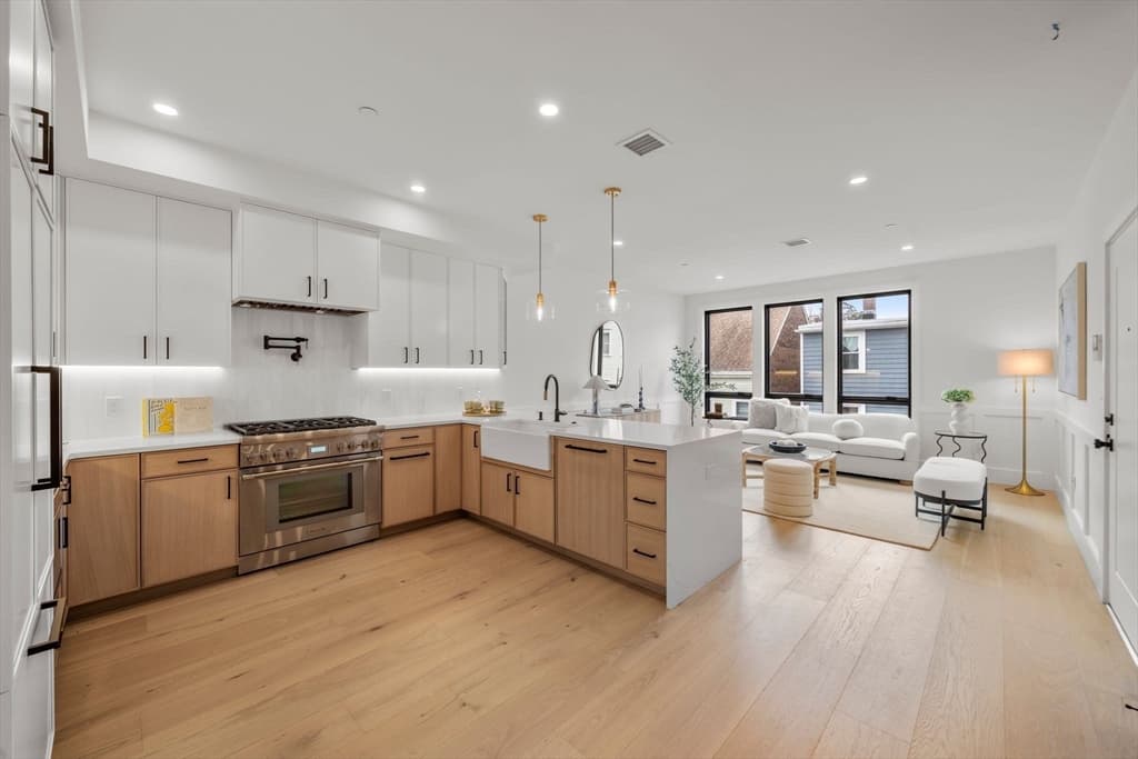 136 West 8th # 3, Boston MA 02127