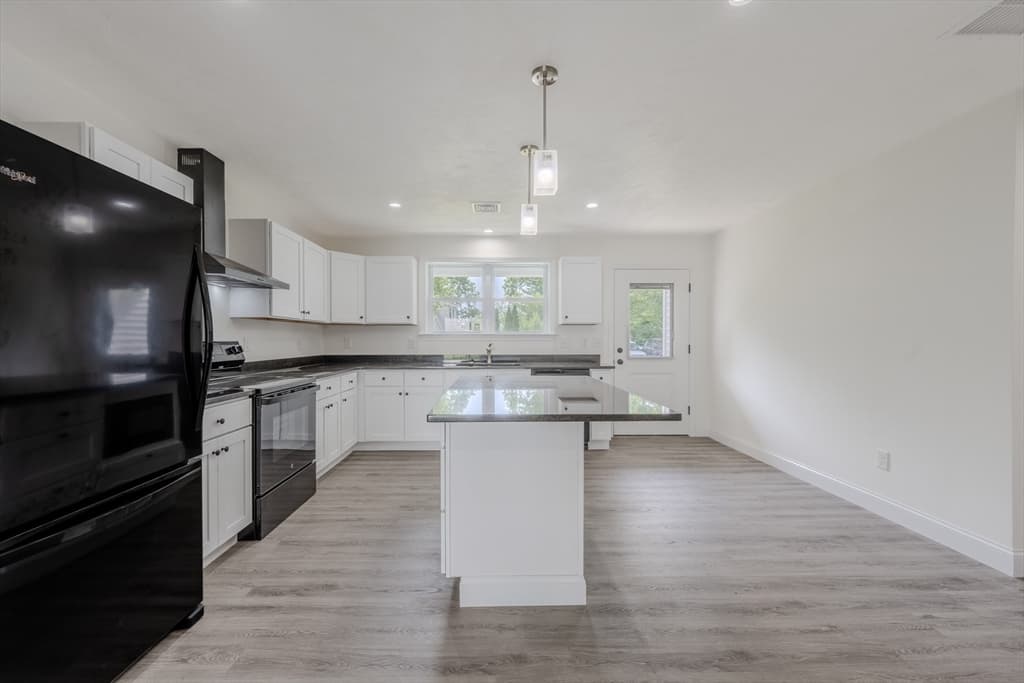109 Navy Yard Rd, Dracut MA 01826 photo 3