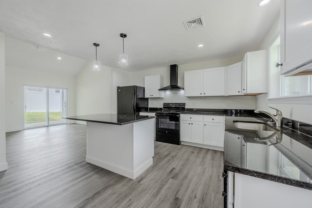 109 Navy Yard Rd, Dracut MA 01826 photo 4