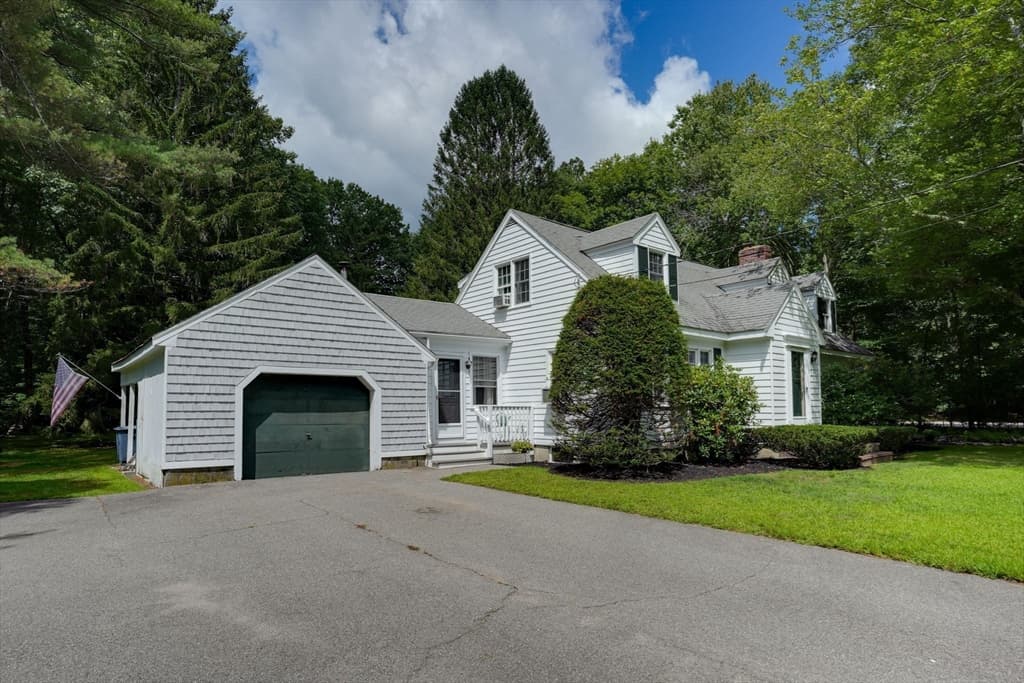 141 Holliston St, Medway MA 02053