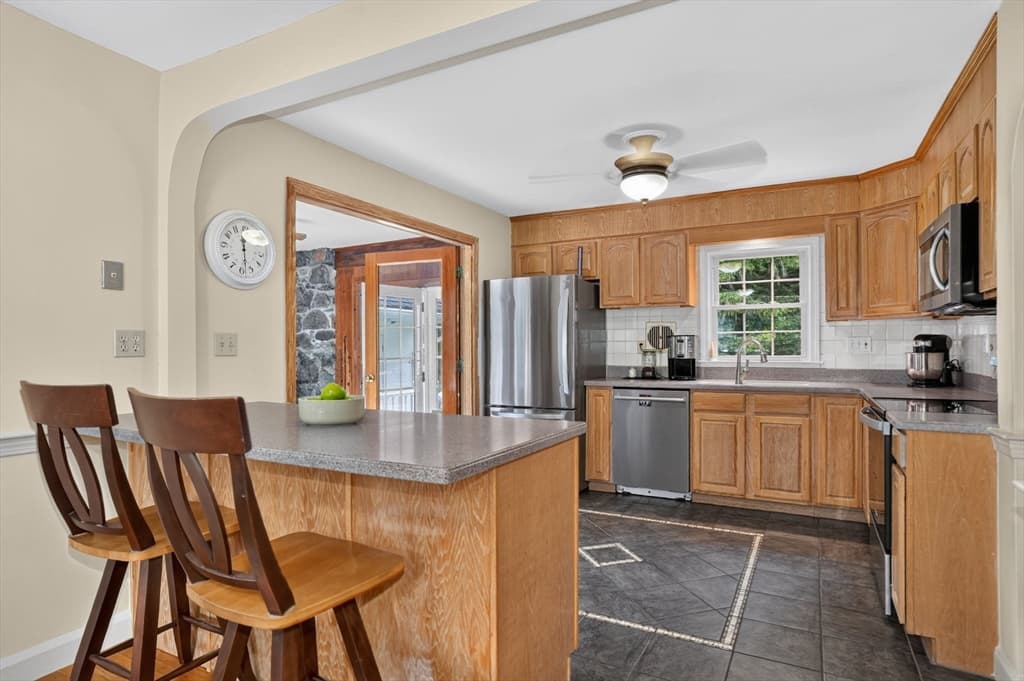 141 Holliston St, Medway MA 02053 photo 4