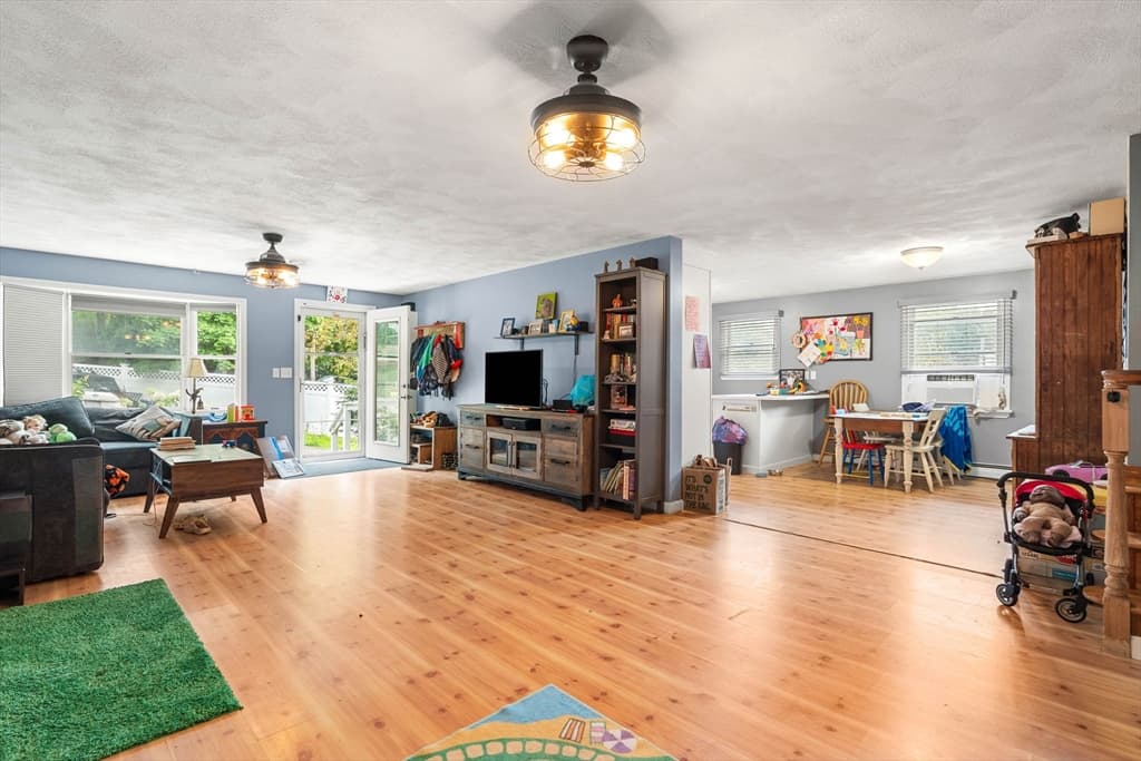 8 Windsor Ln, Gloucester MA 01930 photo 4