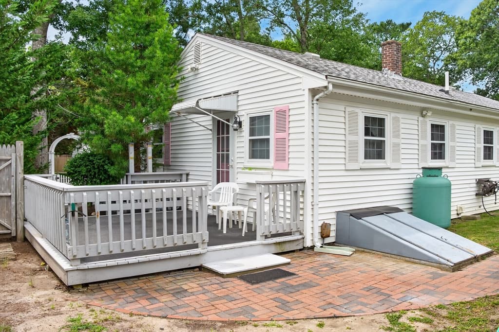 25 Deepwood Dr, Falmouth MA 02536 photo 13