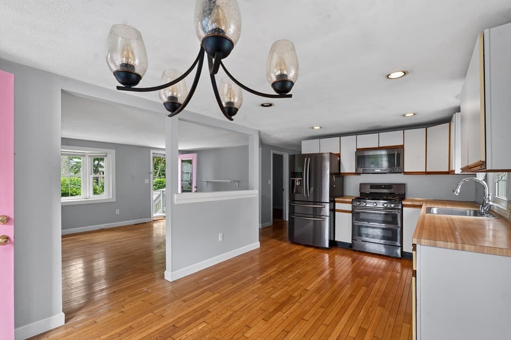 25 Deepwood Dr, Falmouth MA 02536 photo 7