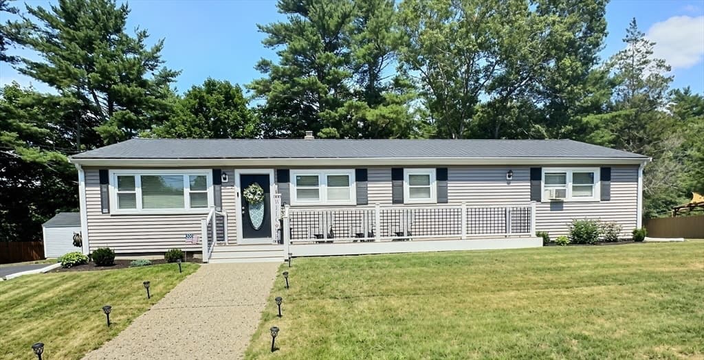 2 Mcfarlin Rd, Carver MA 02330