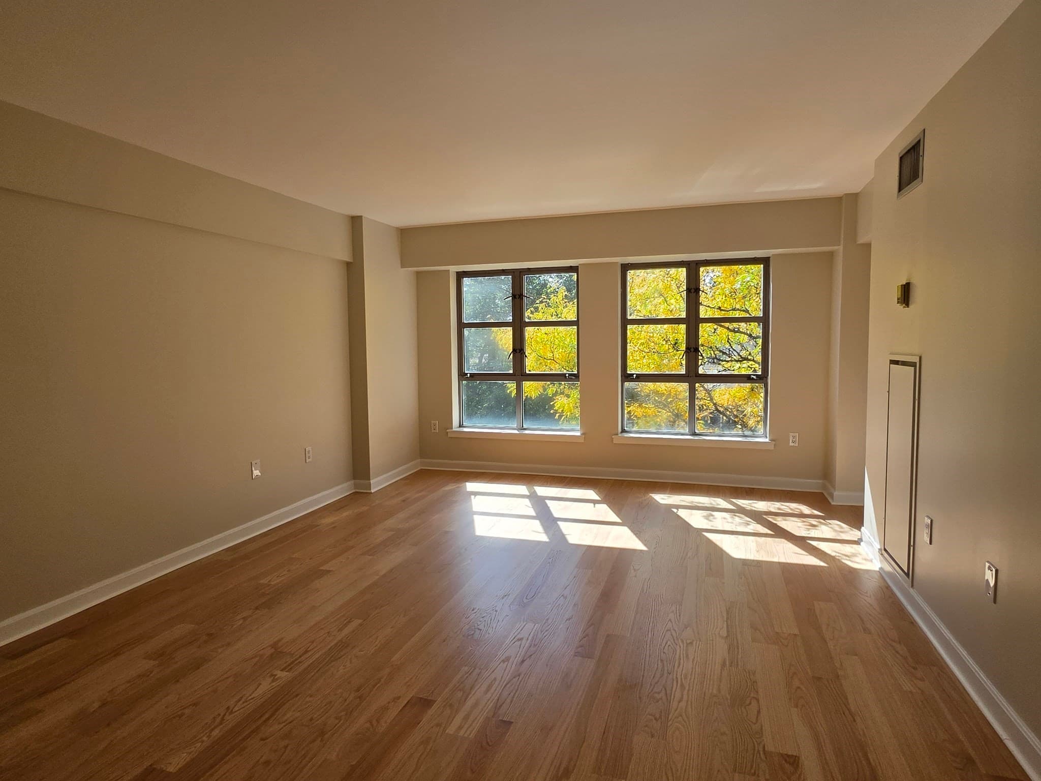 Condominium at 931 Massachusetts Ave # 303, Cambridge MA 02139, Cambridge, photo 2 of 5