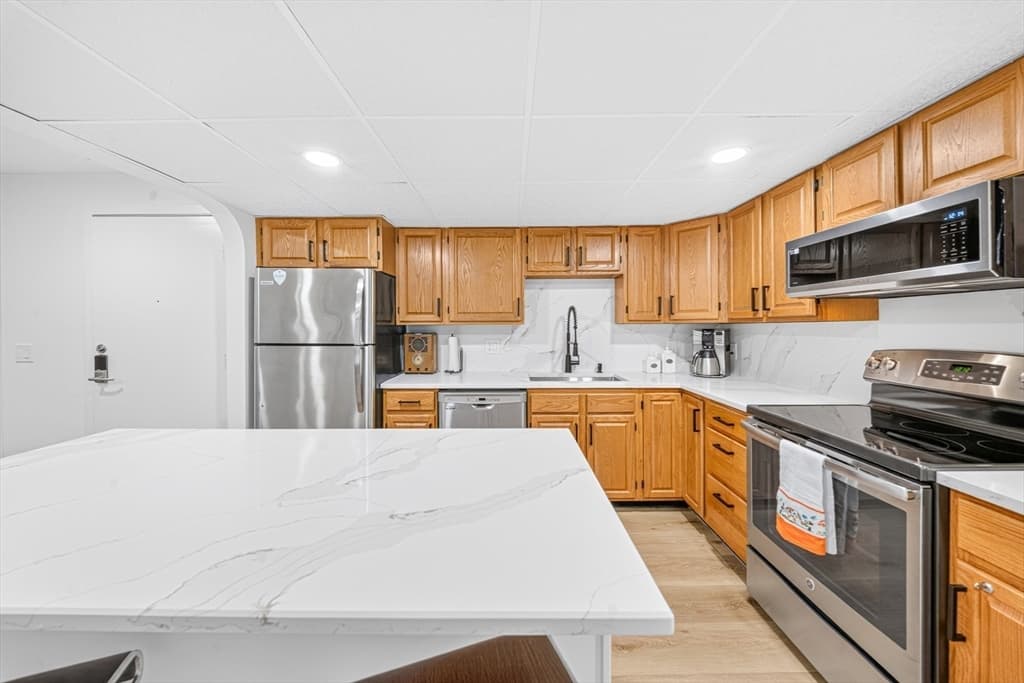11 Shadowbrook Ln # 22, Milford MA 01757 photo 5
