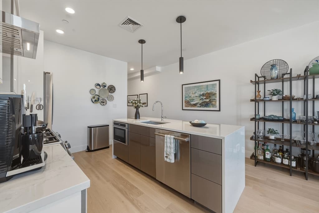 Condominium at 20 W 5th St # 3I, Boston MA 02127, Boston, photo 6 of 36