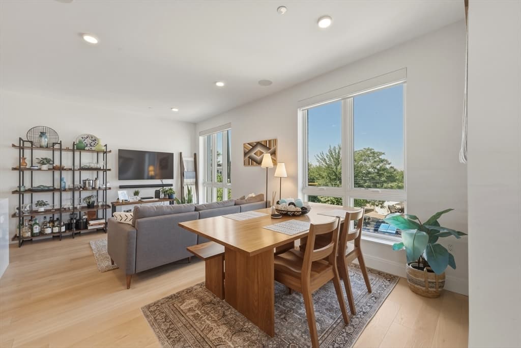 Condominium at 20 W 5th St # 3I, Boston MA 02127, Boston, photo 13 of 36