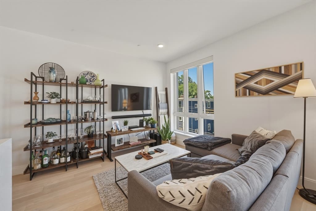 Condominium at 20 W 5th St # 3I, Boston MA 02127, Boston, photo 7 of 36