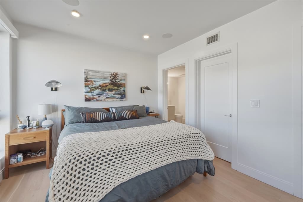 Condominium at 20 W 5th St # 3I, Boston MA 02127, Boston, photo 10 of 36