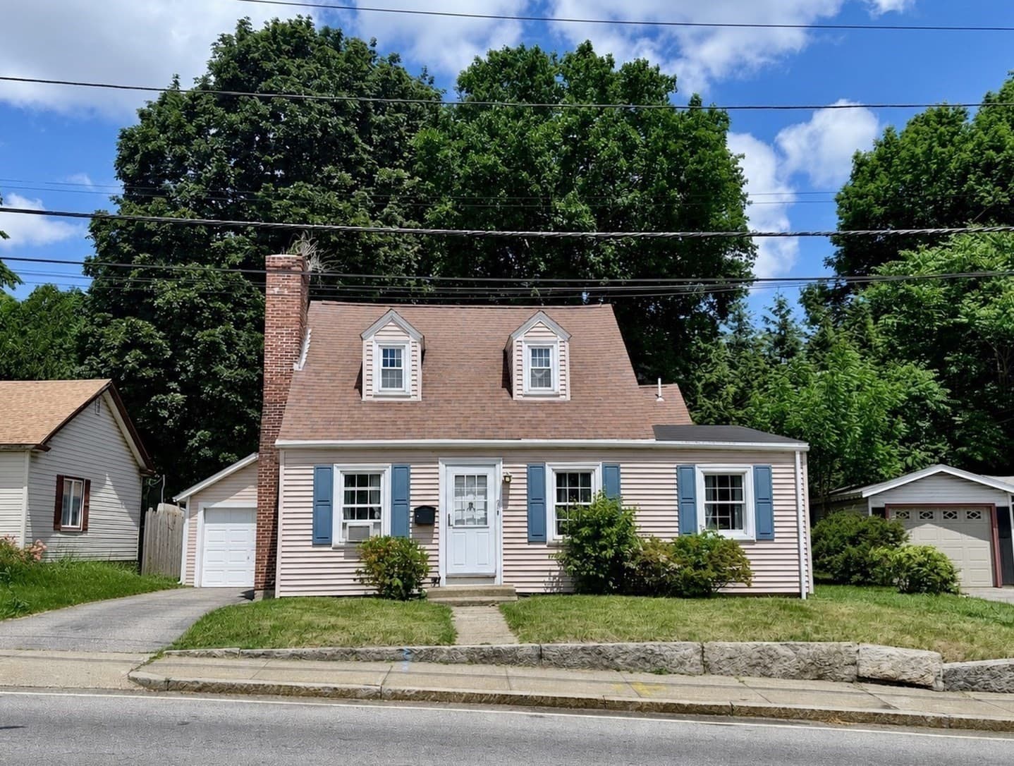 Single Family Residence at 5 Canal St, Millbury MA 01527, photo 3 of 28