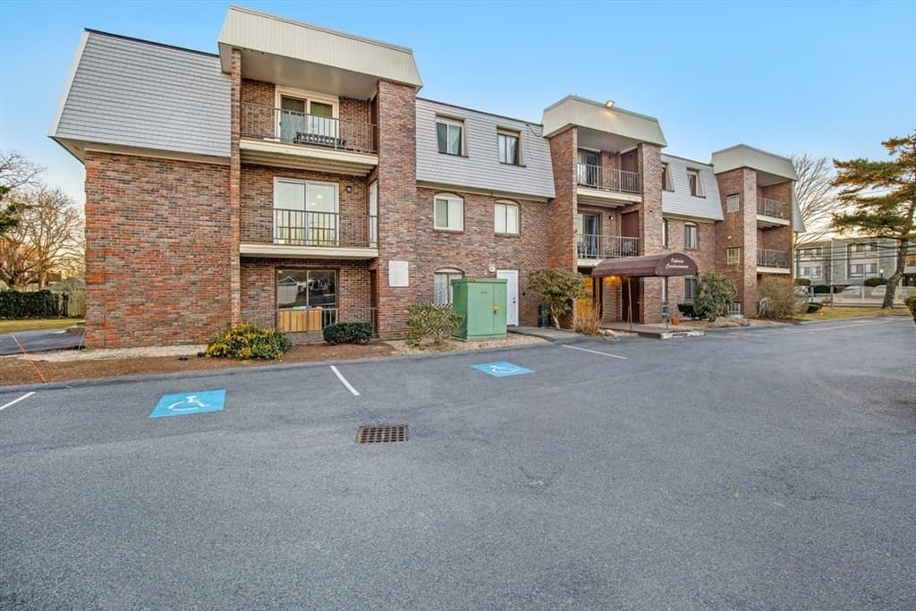 15 Oak Neck Rd # 11, Barnstable MA 02601