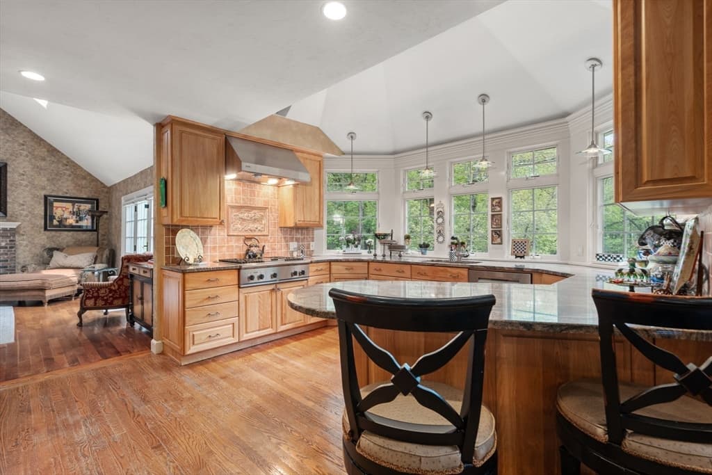 71 Sears Rd, Southborough MA 01772 photo 10