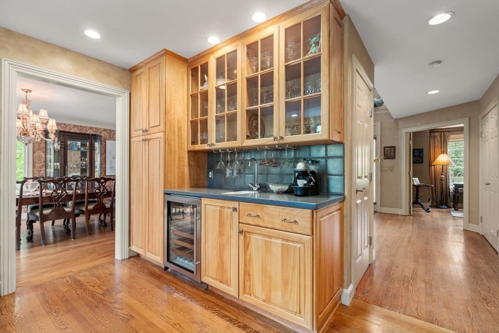 71 Sears Rd, Southborough MA 01772 photo 8