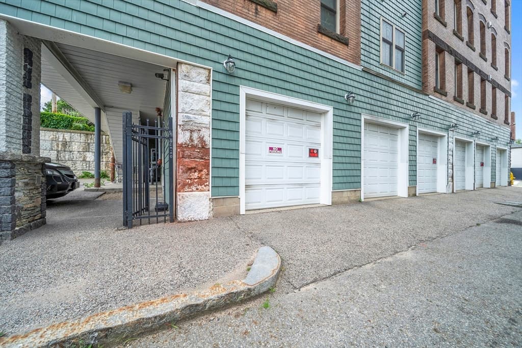 257 Pleasant St # 7, Worcester MA 01609 photo 26