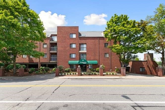 666 Main Street # 211, Winchester MA 01890